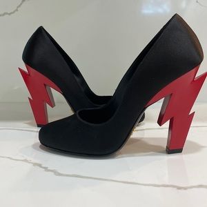 Prada Calzature Donna Pumps.  Excellent condition. Size 38